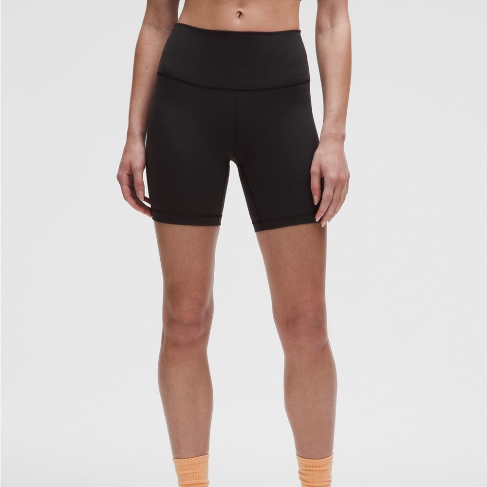 Lululemon Wunder Train High-Rise Short 6” in size 4
